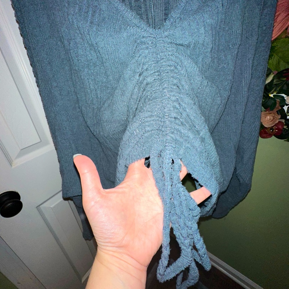 SHEIN Drawstring Rutched Front Top - Picture 3 of 7